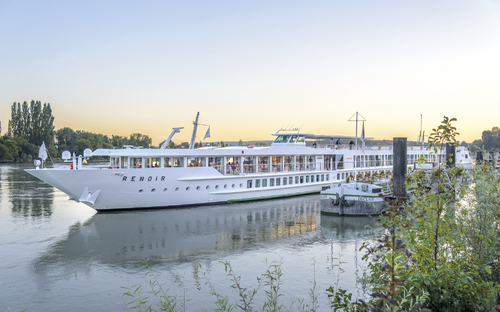 MS Renoir am Ufer der Seine