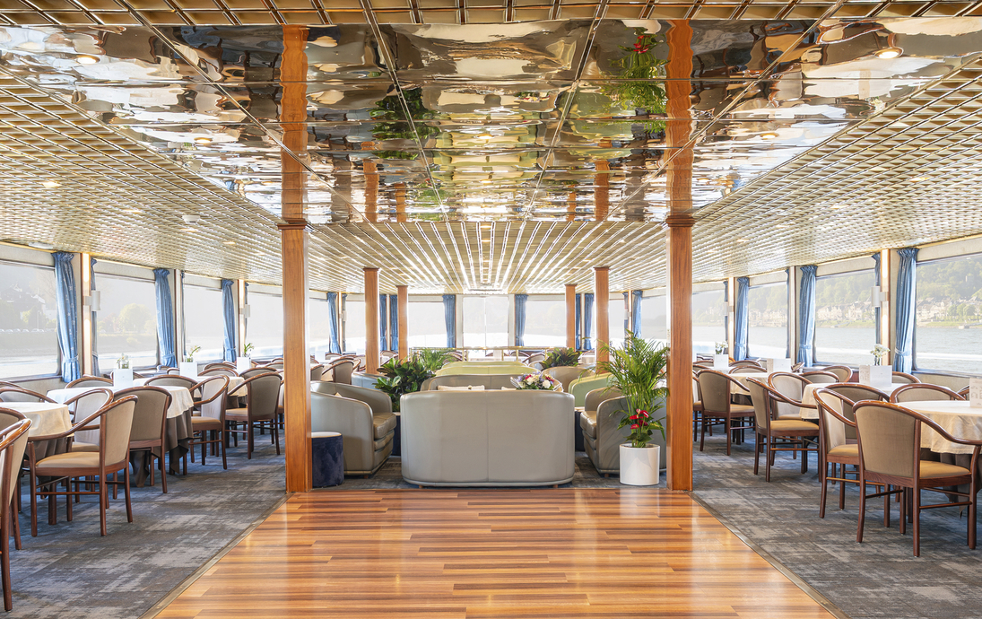 MS Monet_Salon_Bar_Tanzfläche_Innen - ©Corinne-Cotard