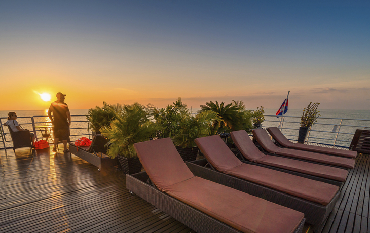 Sonnenuntergang auf dem Sonnendeck RV Indochine - 359419©Live Studio