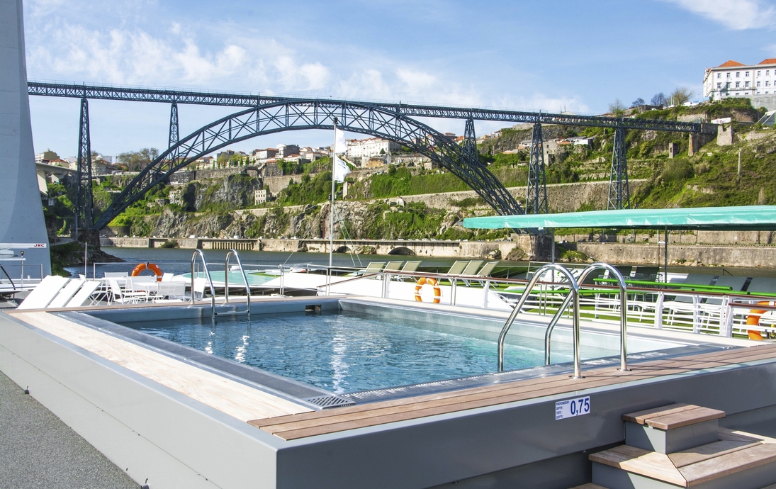 MS Miguel Torga_TOR_Aussen_Pool - ©Stephane Pfleger