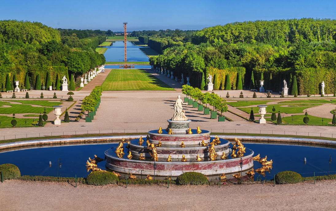 Brunnen vor der königlichen Residenz in Versailles - © rustamank - stock.adobe.com