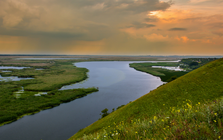 Sonnenuntergang auf der Donau im Donaudelta - ©brszattila - stock.adobe.com