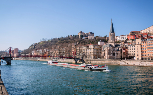 Eglise Saint Georges und das alte Lyon von den Ufern der Saône aus gesehen