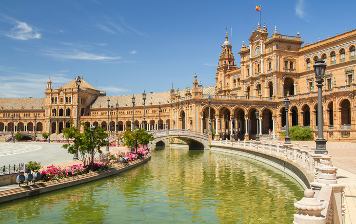 Plaza de España in Sevilla, Spanien - ©santiago silver - stock.adobe.com