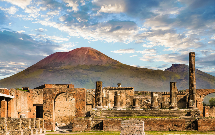 Pompeji vor dem Vesuv - © dbvirago - stock.adobe.com