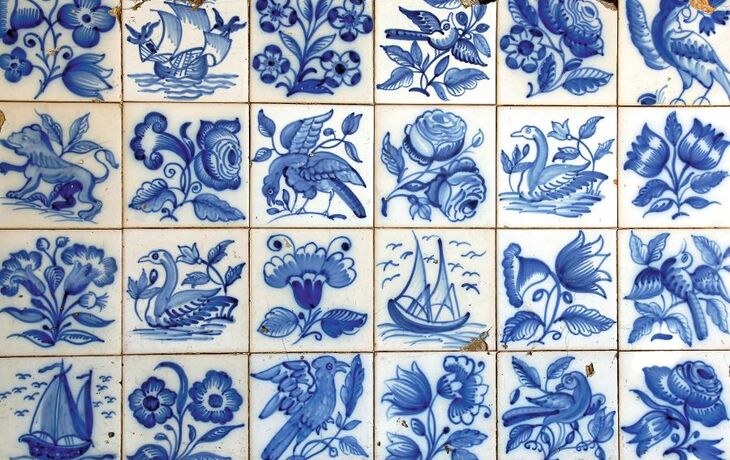 Old Azulejos in Lisbon - © Hieronymus Ukkel - Fotolia