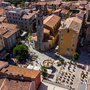 Luftaufnahme des Place de la République in der Altstadt von Porto-Vecchio
