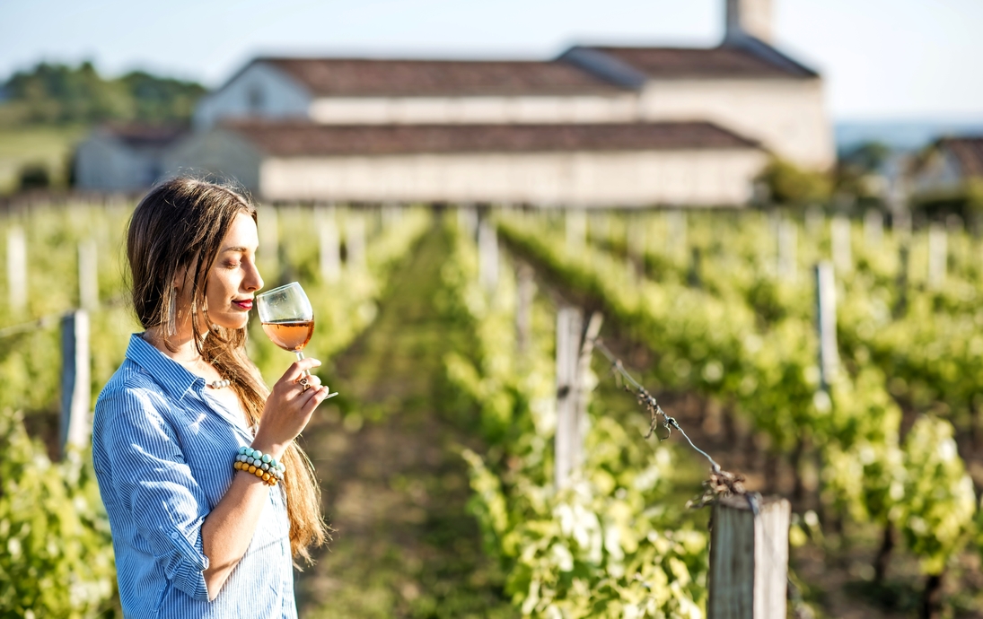 Weinverkostung in der Bordeaux-Region - © rh2010 - stock.adobe.com