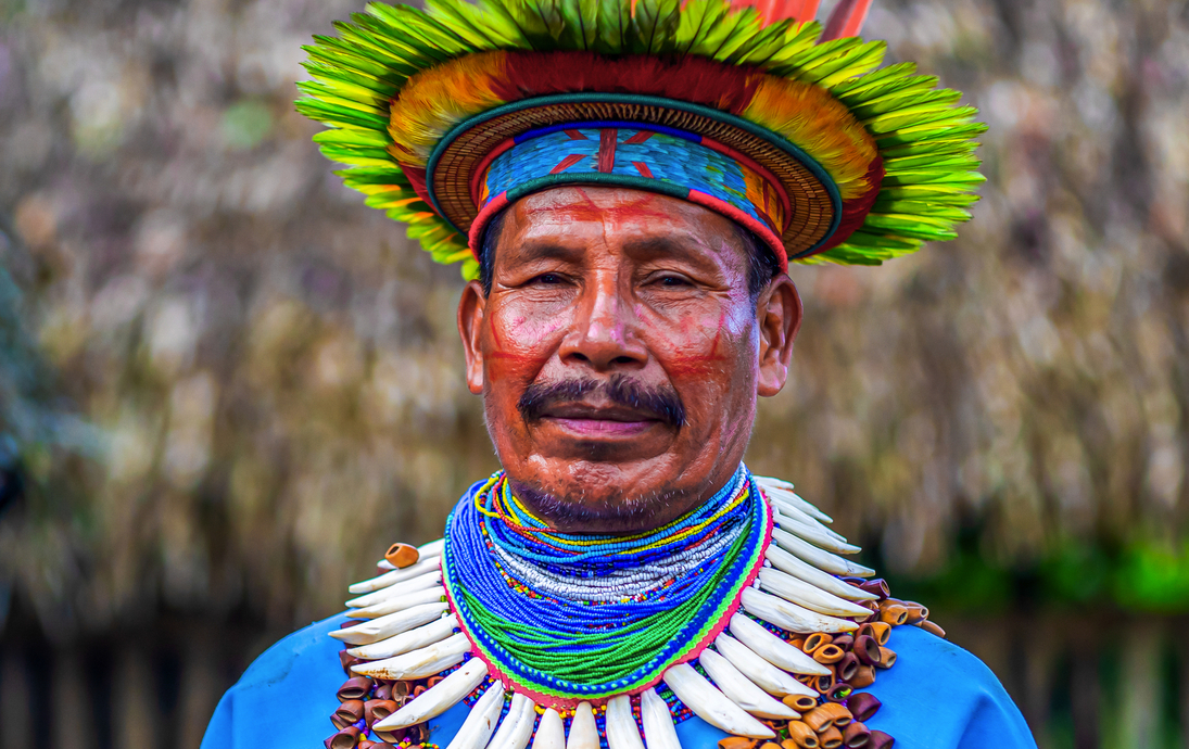 Schamane aus der Siona-Gemeinschaft - © Angela Meier - stock.adobe.com