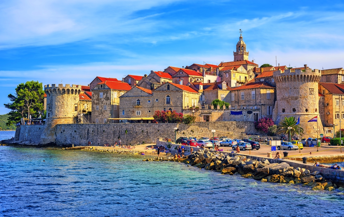 Blick auf die Stadt Korčula auf der gleichnamigen Insel in Dalmatien, Kroatien - © Boris Stroujko - stock.adobe.com