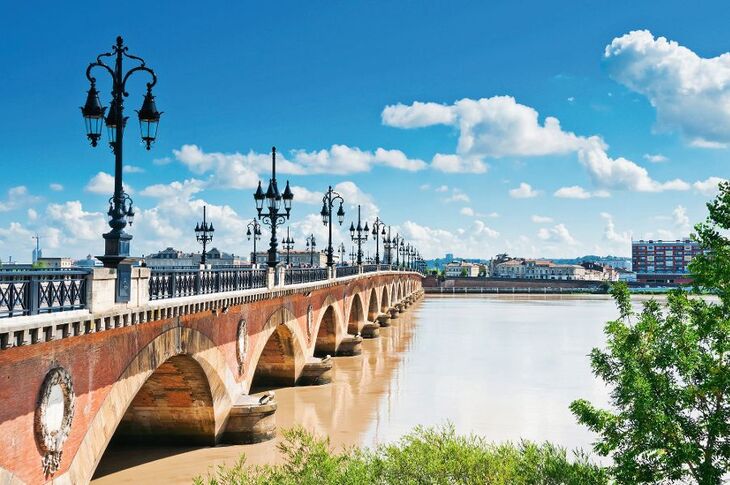 Bordeaux - © Alexander Demyanenko - Fotolia