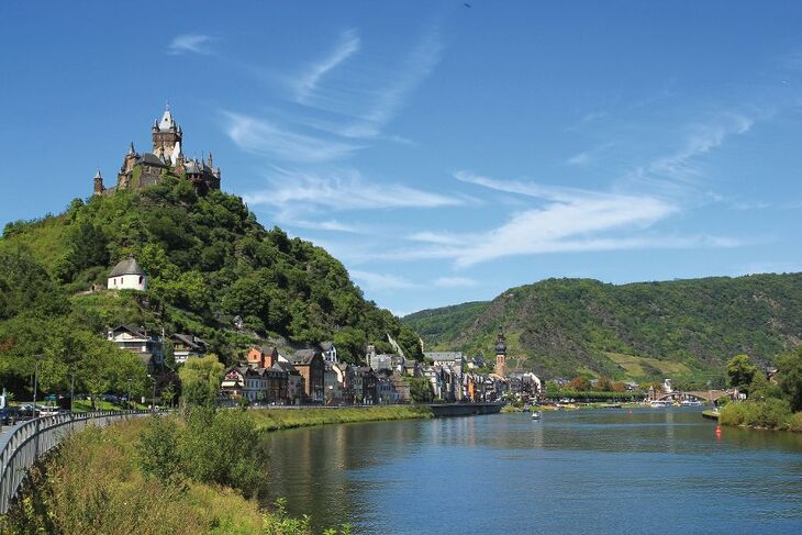 Cochem mit Reichsburg - © kuegi - Fotolia