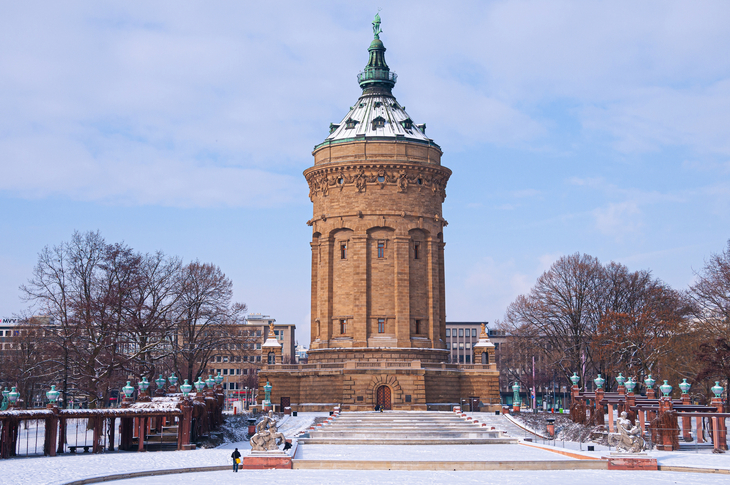 winterlicher Wasserturm in Mannheim - © Alessandro - stock.adobe.com