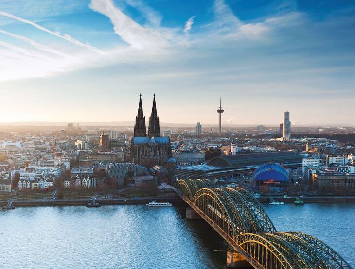 Kölner Dom und Stadtpanorama - © davis - Fotolia