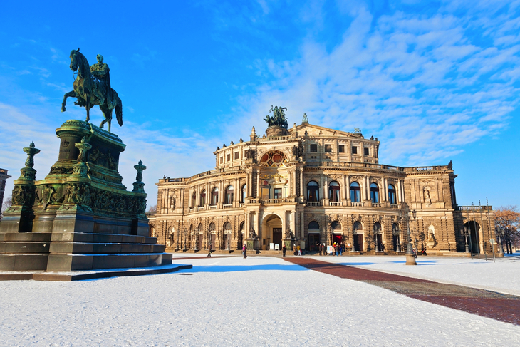 Dresdner Semperoper im Winter - © santosha57 - stock.adobe.com