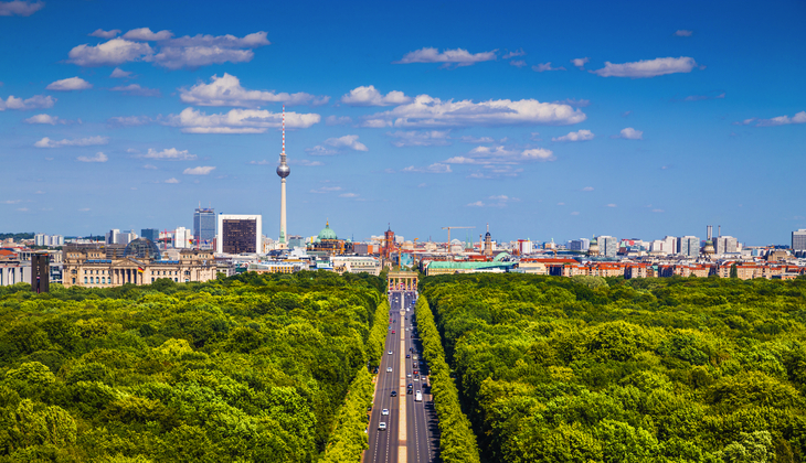 Blixk über die Straße des 17. Juni in Berlin - © JFL Photography - stock.adobe.co