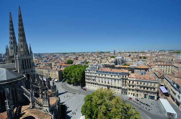 Place de la Cathédrale Saint André à Bordeaux - © Yvann K - Fotolia