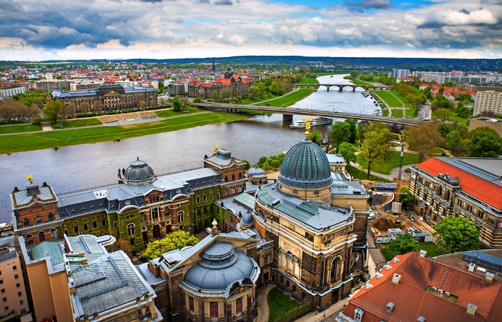 Elbufer in Dresden, Deutschland - © seqoya - stock.adobe.com