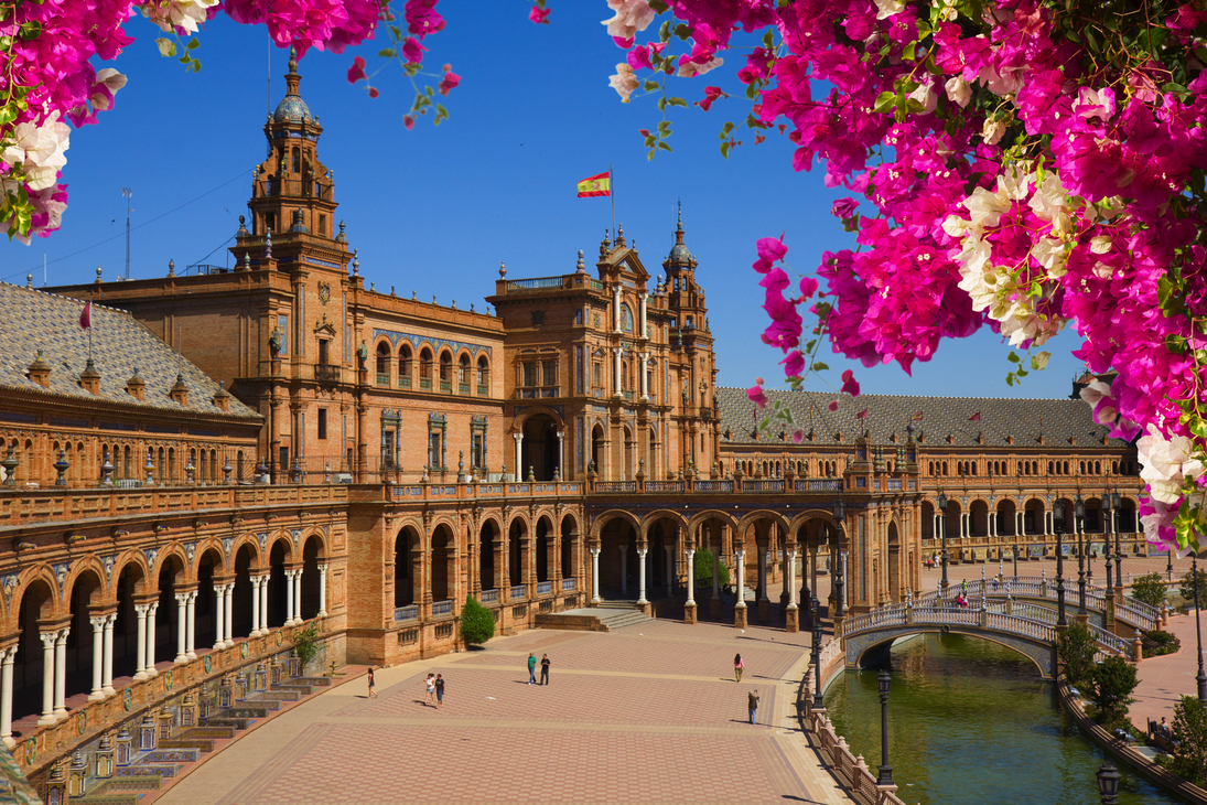 Sevilla in Spanien: Plaza de España - ©neirfy - stock.adobe.com