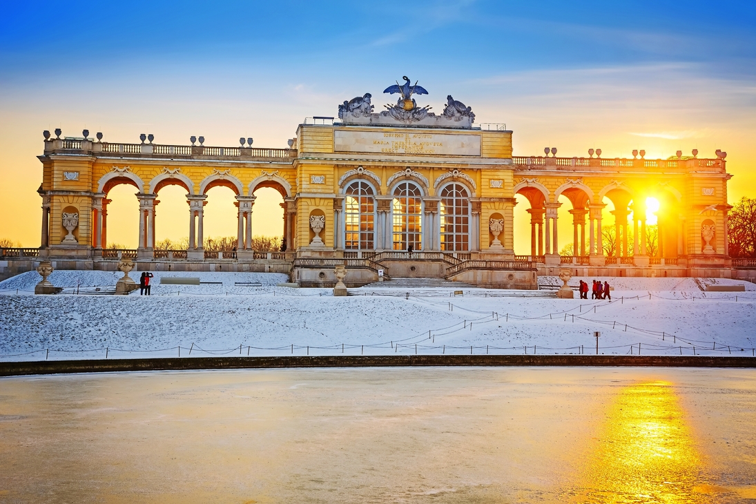 Gloriette im Winter - © sborisov - Fotolia
