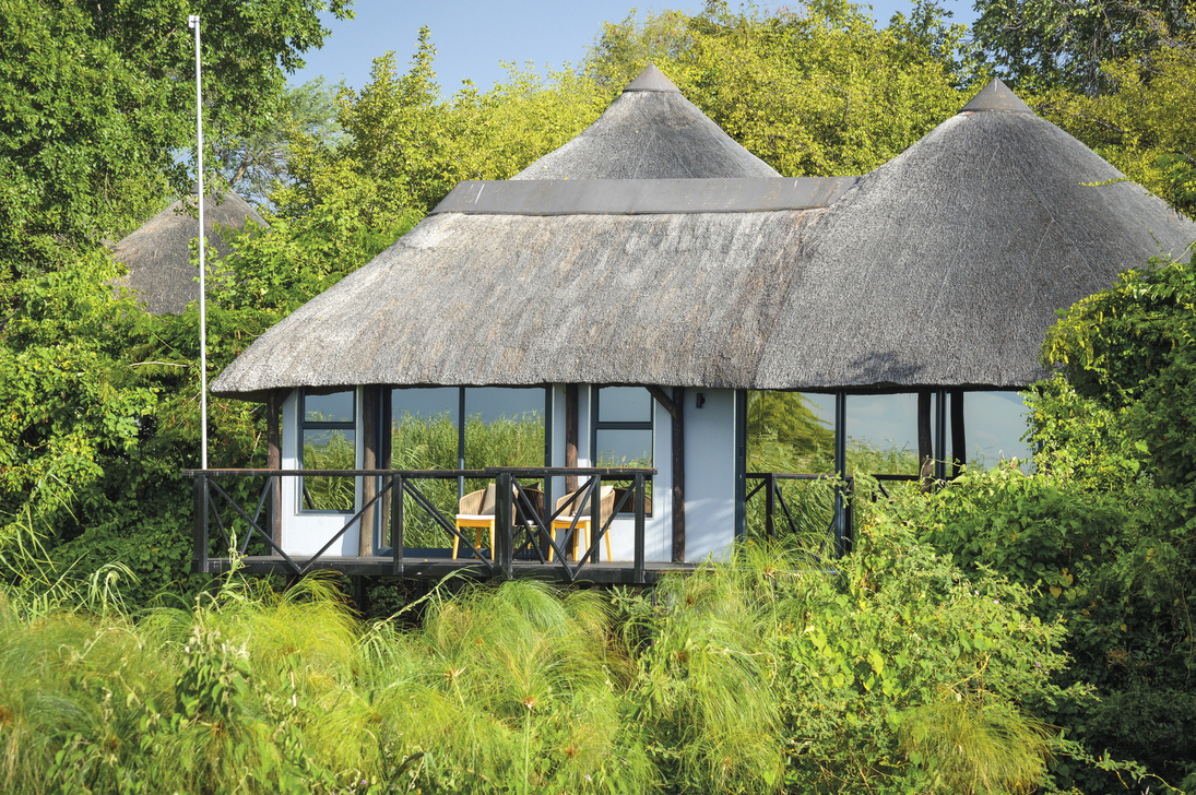 Kaza Safari Lodge, Aussen, Tag, Strohdächer, Grün, Wildnis, Safari - 593320©Kevin Hogan